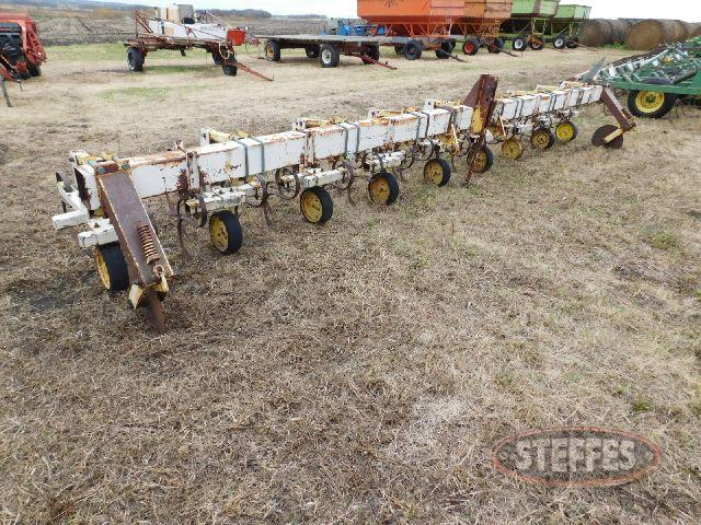 Cultivator, 8x30-, 3 pt., (5) S-tines per row_1.jpg